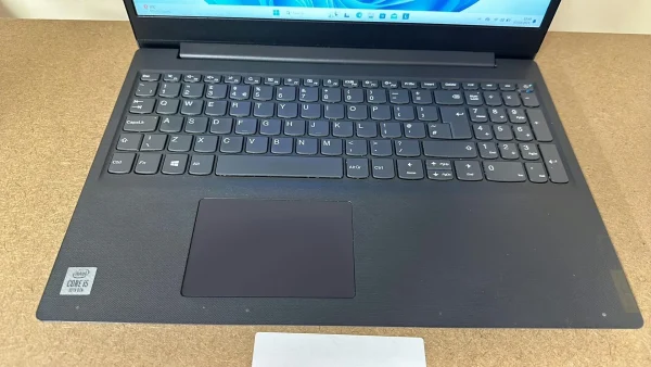 Lenovo V15-IIL - Intel Core I5-1035G1 - 4GB RAM - 256GB SSD - 15.6" Screen with Windows 11 Pro and Office 2021 Professional Plus - product detail image 3 of 9