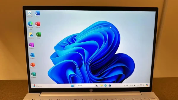 HP Pavilion Aero 13-be0xxx (in White) Ultrabook - Ryzen 5 5600U with Radeon Graphics - 8GB RAM - 256GB SSD - 13" Screen with Windows 11 Pro and Office 2021 Professional Plus - product detail image 6 of 9