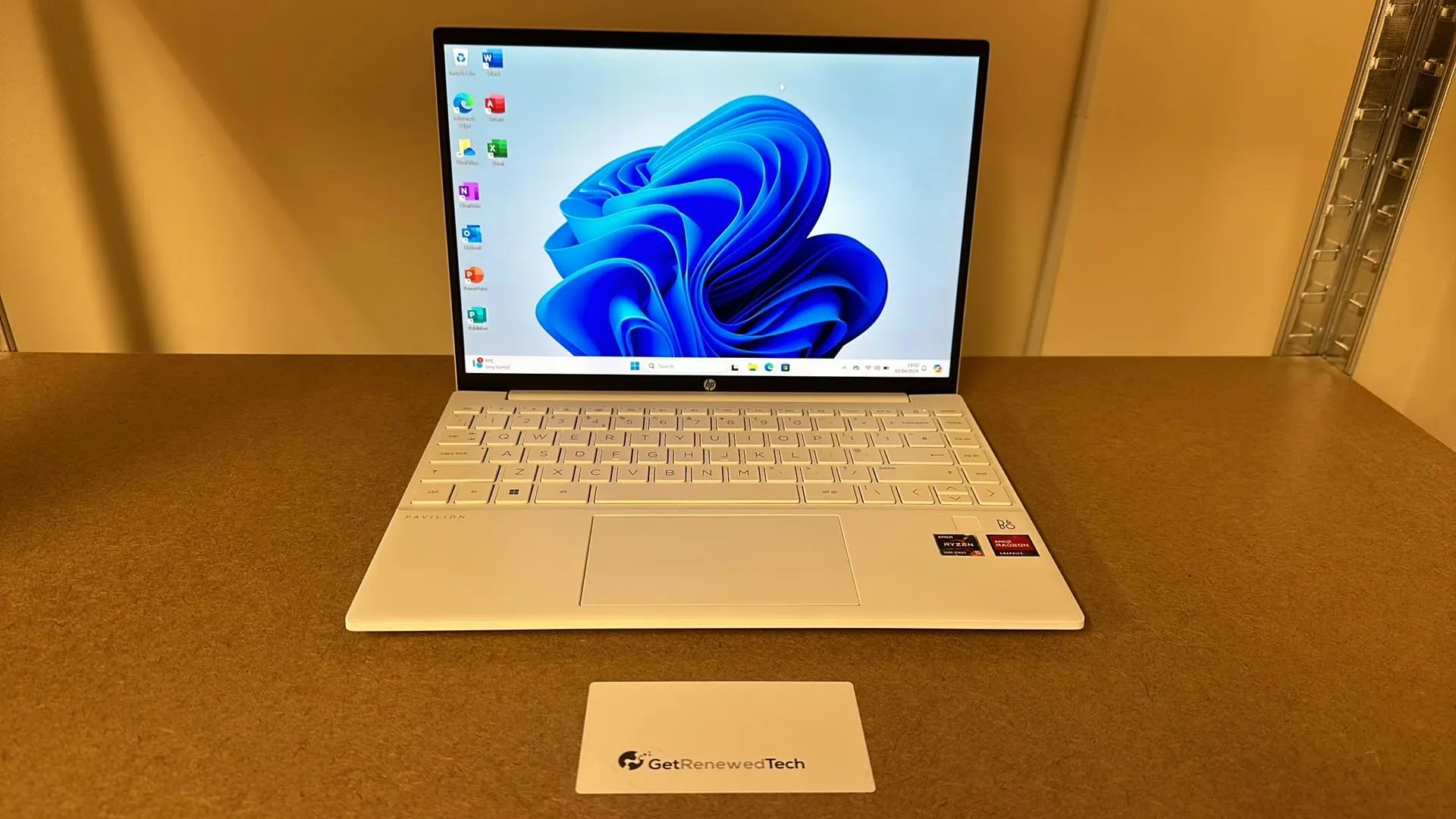 HP Pavilion Aero 13-be0xxx (in White) Ultrabook - Ryzen 5 5600U with Radeon Graphics - 8GB RAM - 256GB SSD - 13" Screen with Windows 11 Pro and Office 2021 Professional Plus - main product image