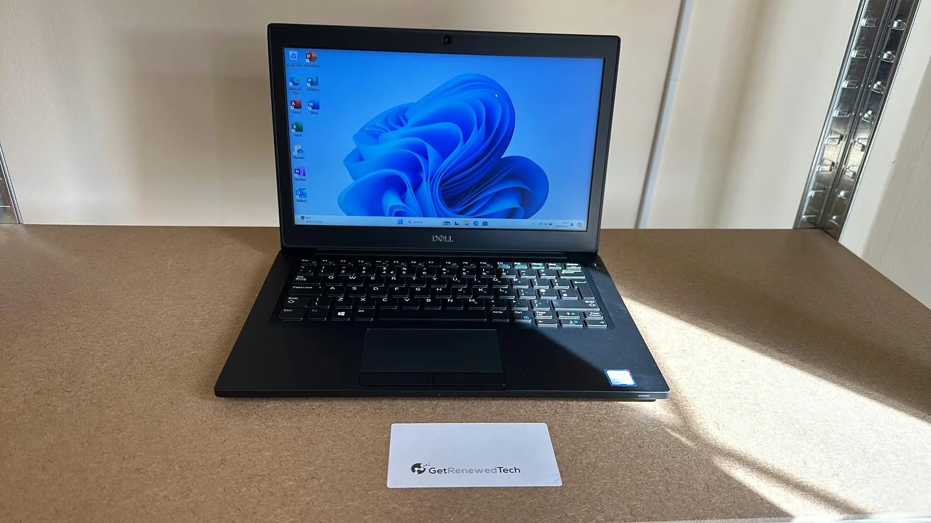 Dell Latitude 7290 - Intel Core i7-8650U - 16GB RAM - 256GB SSD - 12.5" Screen with Windows 11 Pro and Office 2021 Professional Plus - main product image