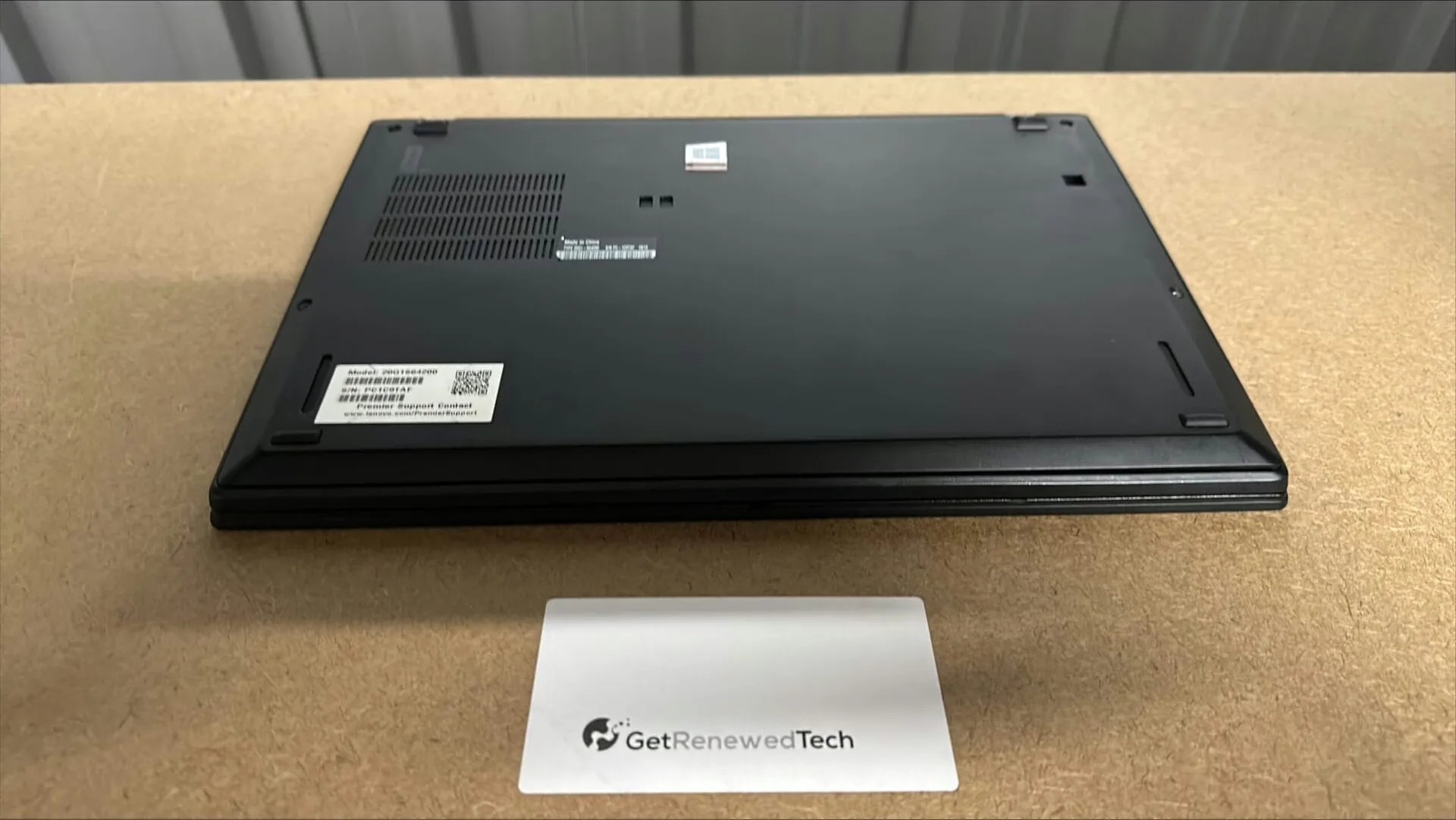 Lenovo ThinkPad X390 - Intel Core i5-8365U - 8GB RAM - 256GB SSD - 13.3" Screen with Windows 11 Pro and Office 2021 - product detail image 2 of 8